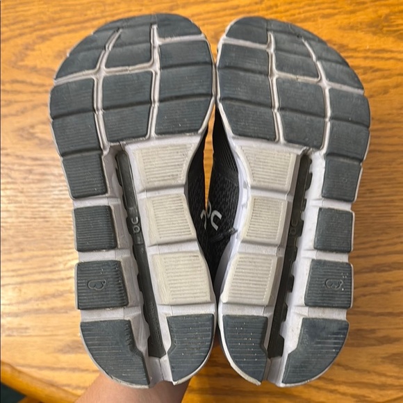 On Running sneakers - Picture 4 of 6